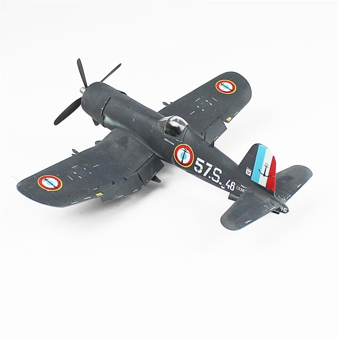 QD025 1/48 F4U5N Corsair Sergilemeye Hazır Plastik Uçak Modeli