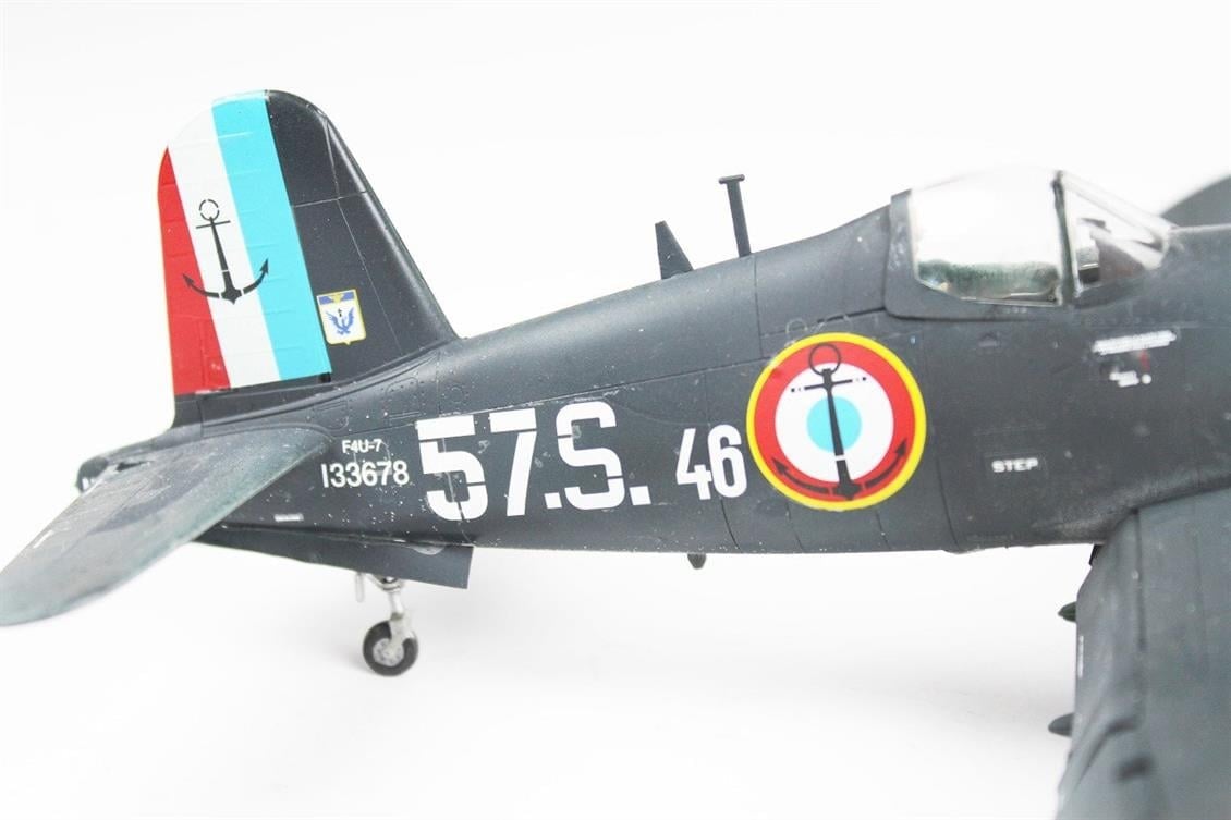 QD025 1/48 F4U5N Corsair Sergilemeye Hazır Plastik Uçak Modeli