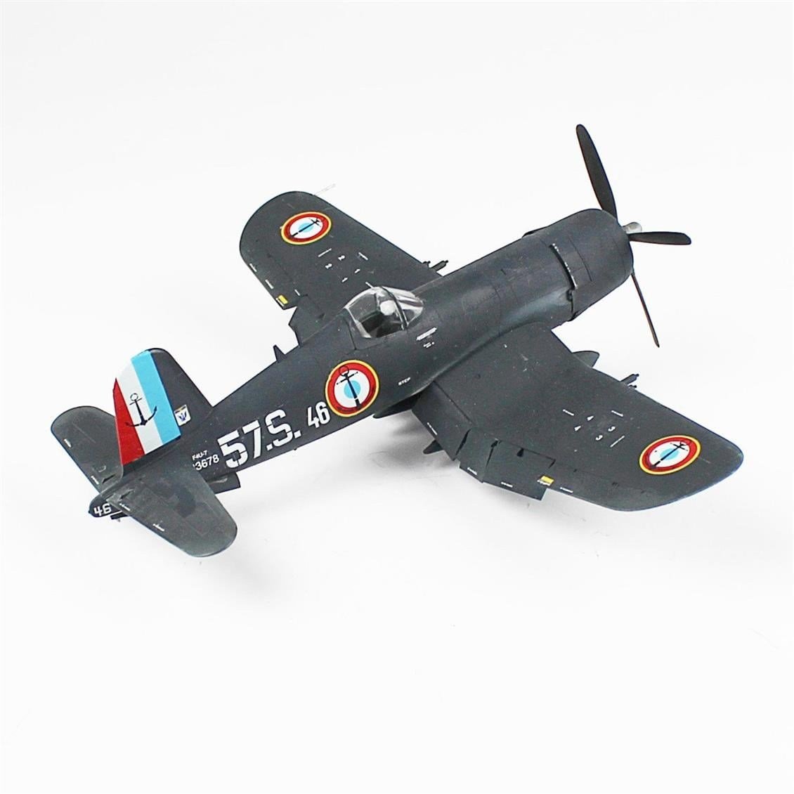 QD025 1/48 F4U5N Corsair Sergilemeye Hazır Plastik Uçak Modeli