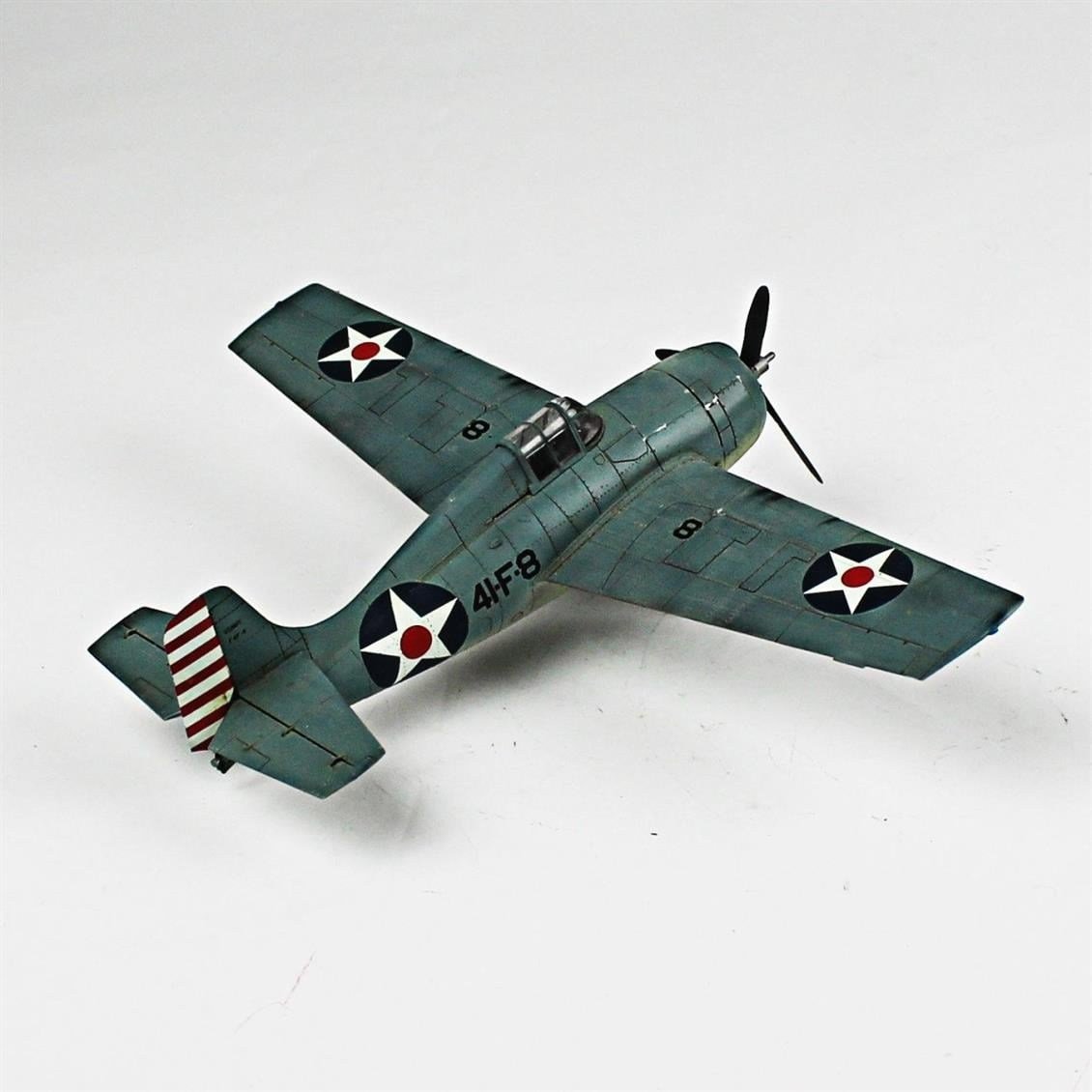 QD026 1/48 F4F Martlett Sergilemeye Hazır Plastik Uçak Modeli