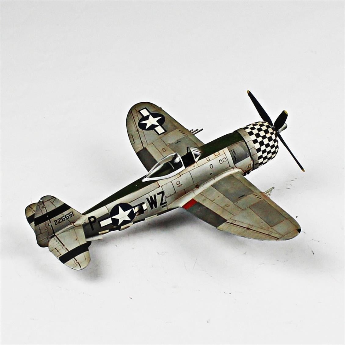 QD030 1/72 P-47D Thunderbolt Sergilemeye Hazır Plastik Uçak Modeli