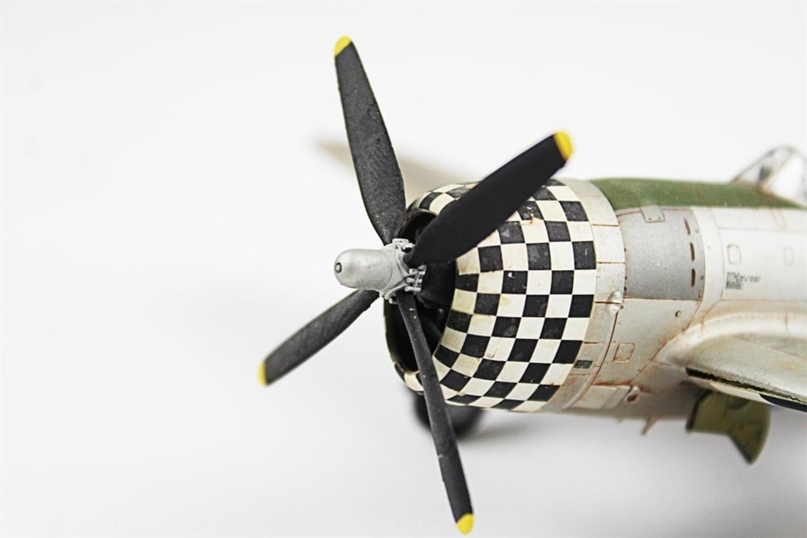 QD030 1/72 P-47D Thunderbolt Sergilemeye Hazır Plastik Uçak Modeli