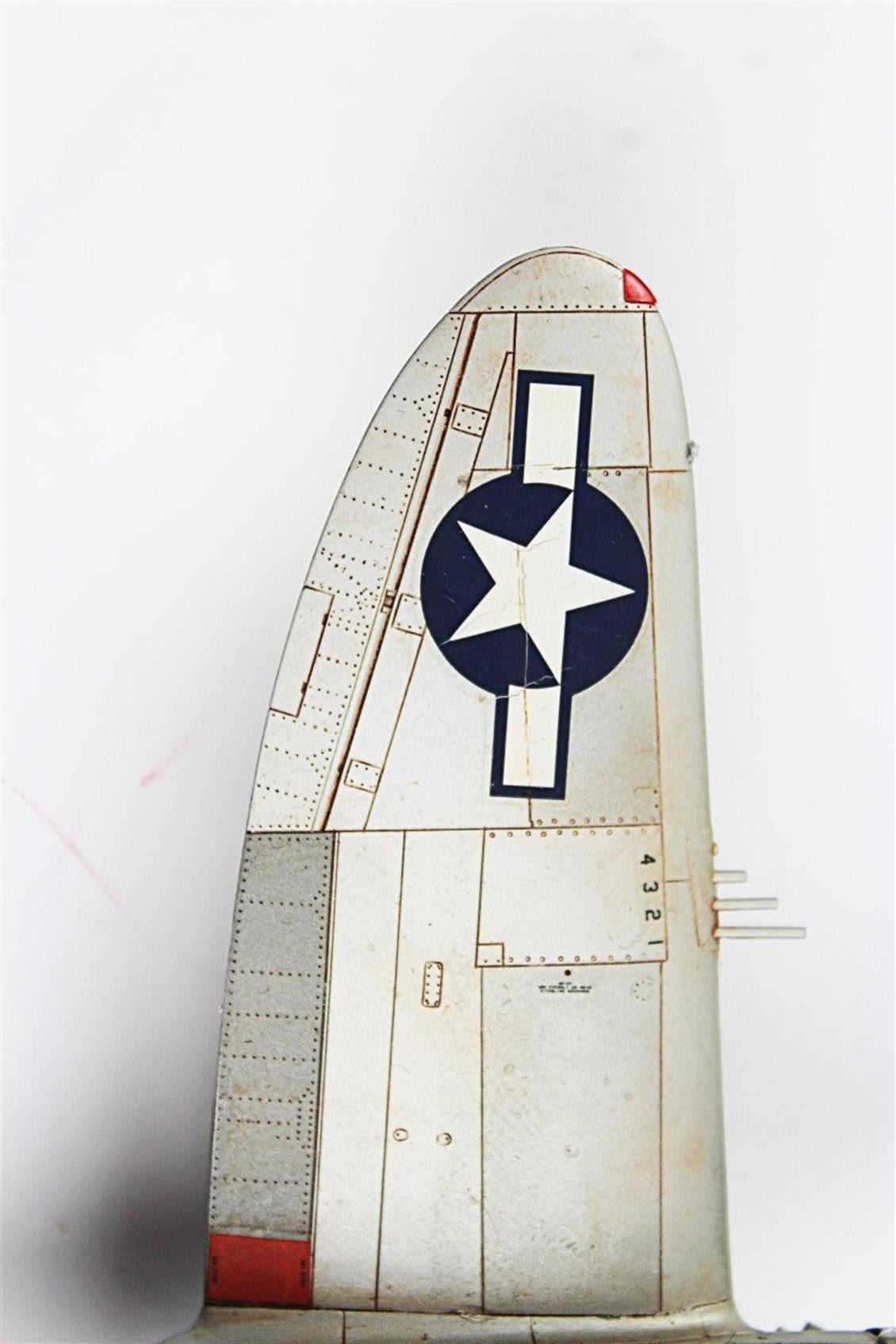 QD030 1/72 P-47D Thunderbolt Sergilemeye Hazır Plastik Uçak Modeli