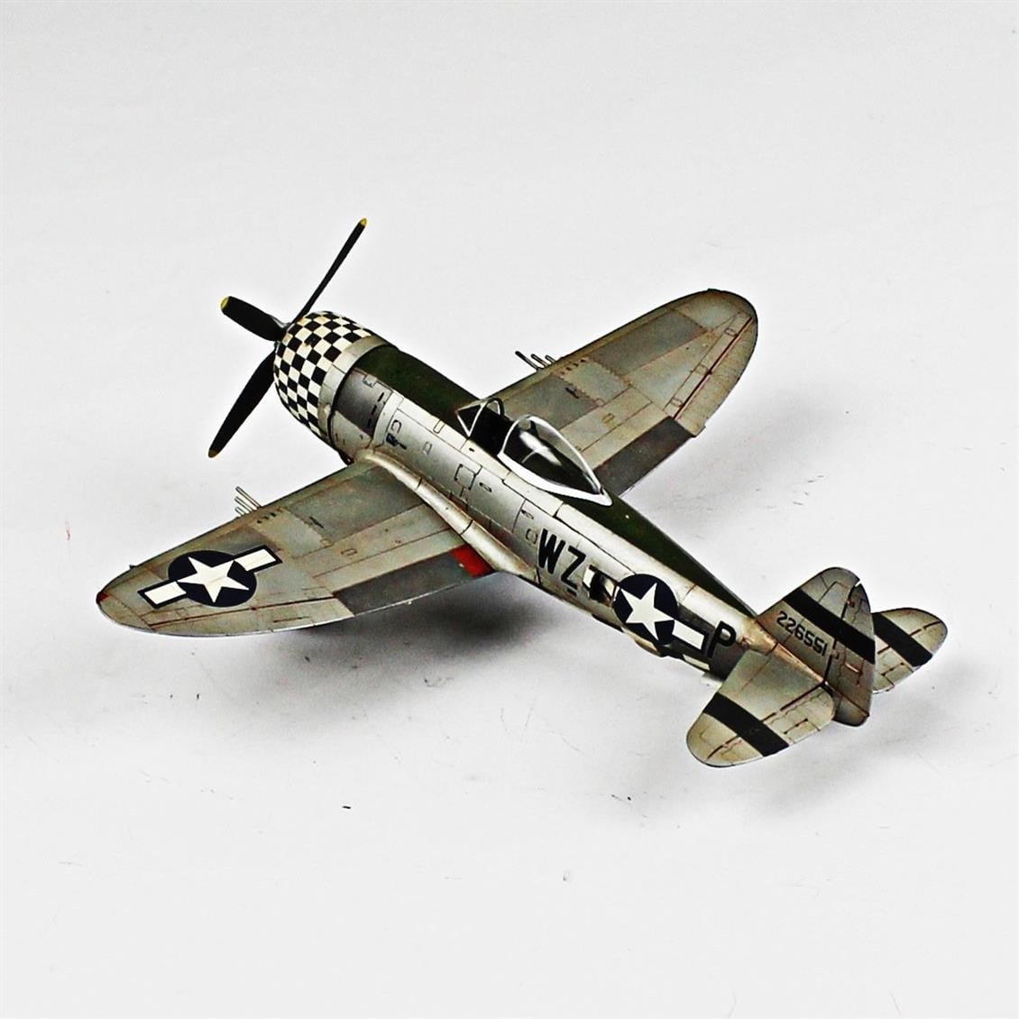 QD030 1/72 P-47D Thunderbolt Sergilemeye Hazır Plastik Uçak Modeli