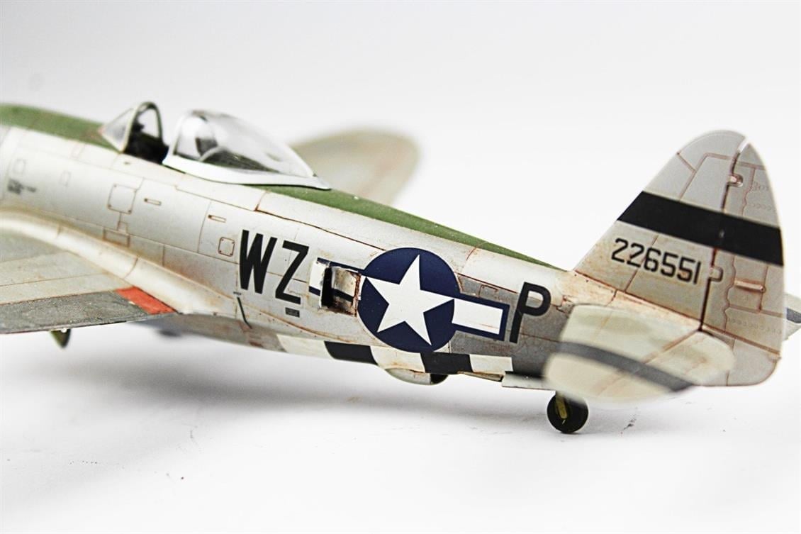 QD030 1/72 P-47D Thunderbolt Sergilemeye Hazır Plastik Uçak Modeli