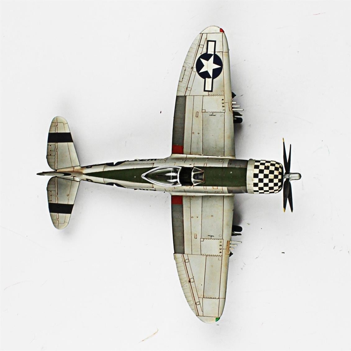 QD030 1/72 P-47D Thunderbolt Sergilemeye Hazır Plastik Uçak Modeli