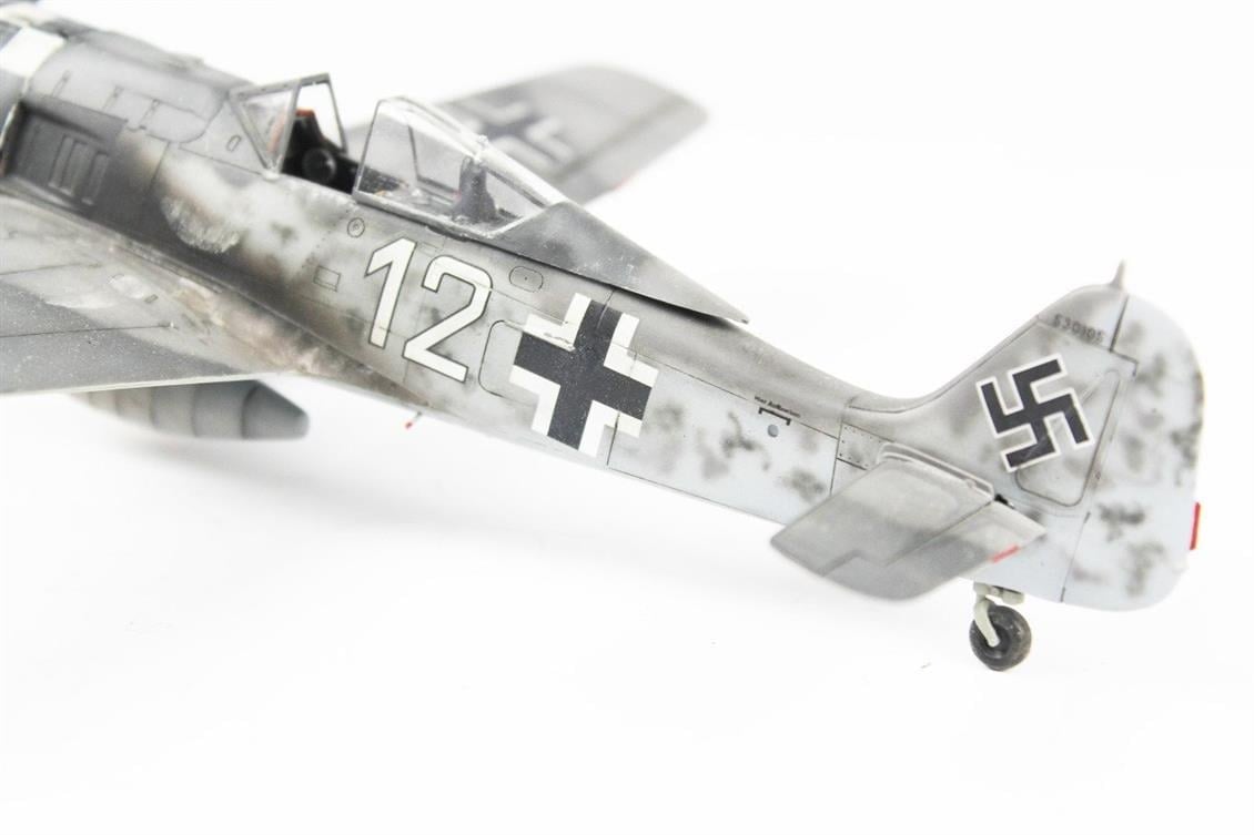 QD031 1/48 Focke-Wulf 190 F-8 Sergilemeye Hazır Plastik Uçak Modeli