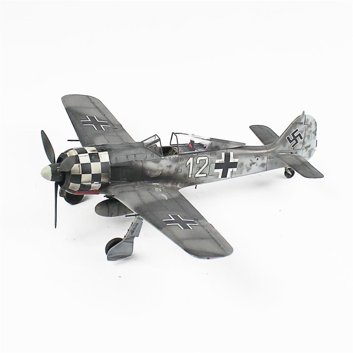 QD031 1/48 Focke-Wulf 190 F-8 Sergilemeye Hazır Plastik Uçak Modeli