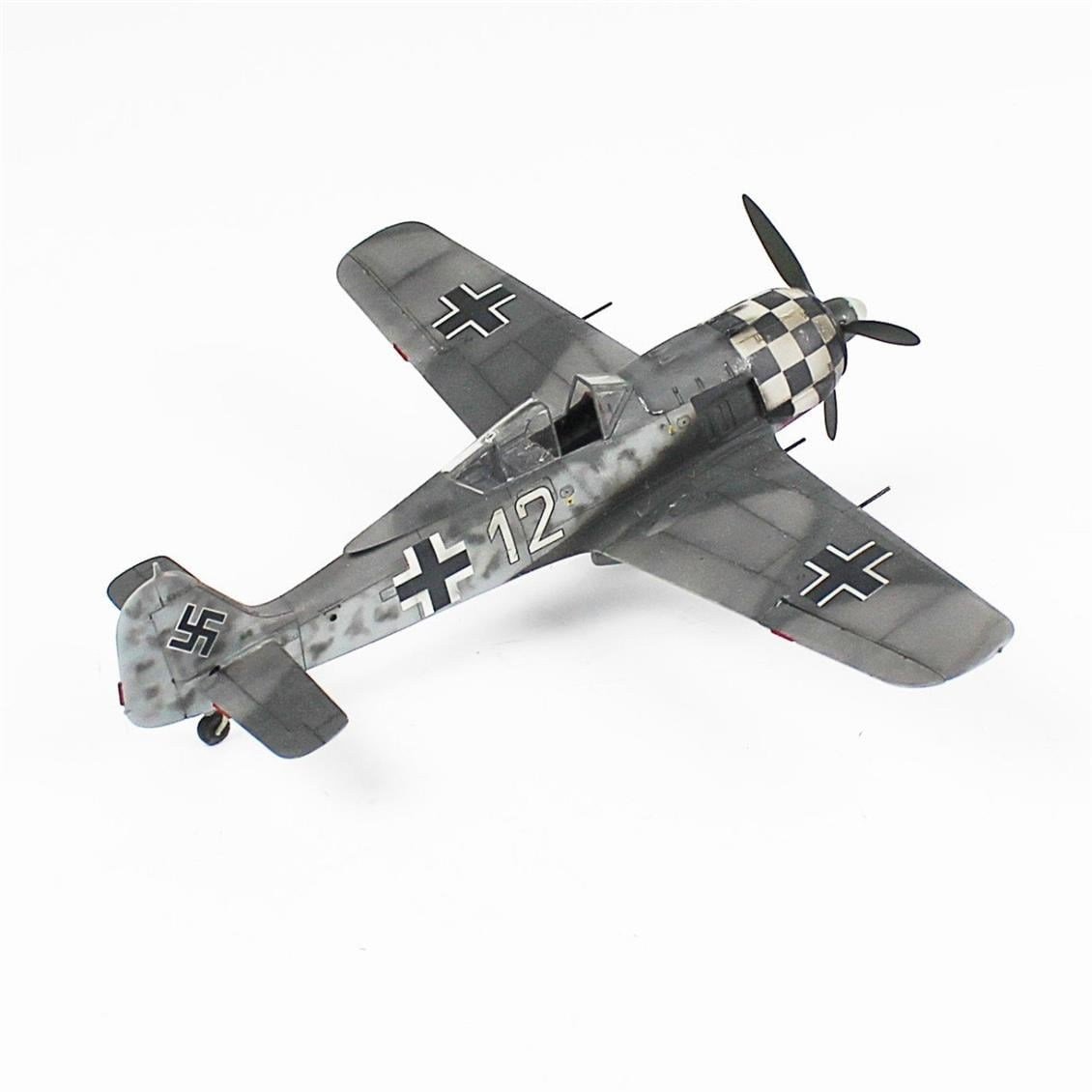 QD031 1/48 Focke-Wulf 190 F-8 Sergilemeye Hazır Plastik Uçak Modeli