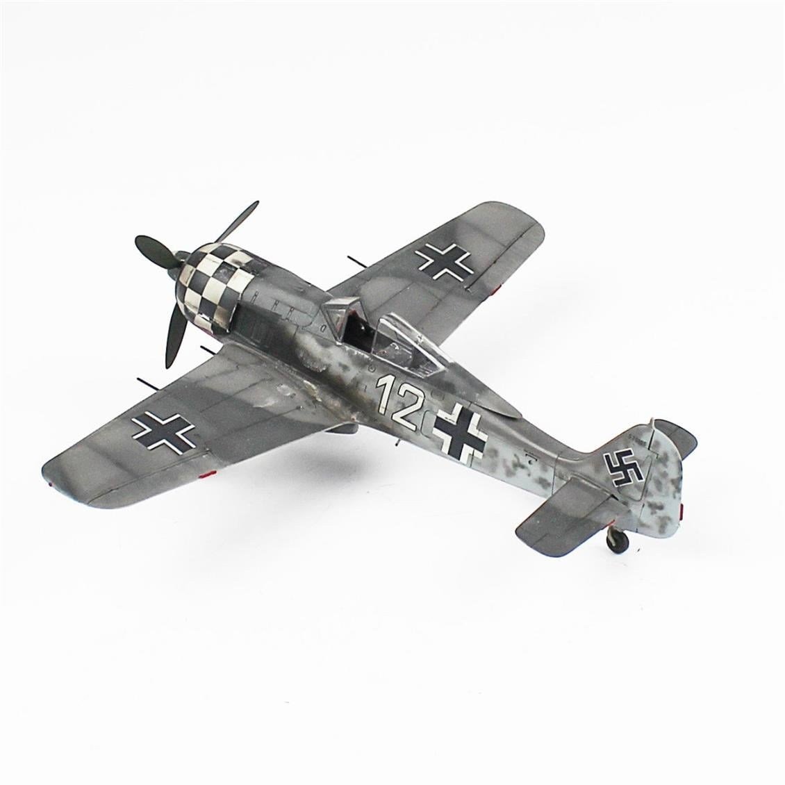 QD031 1/48 Focke-Wulf 190 F-8 Sergilemeye Hazır Plastik Uçak Modeli