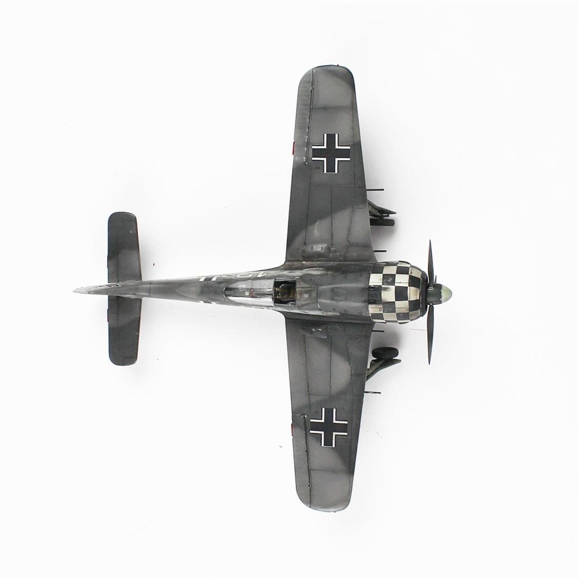 QD031 1/48 Focke-Wulf 190 F-8 Sergilemeye Hazır Plastik Uçak Modeli