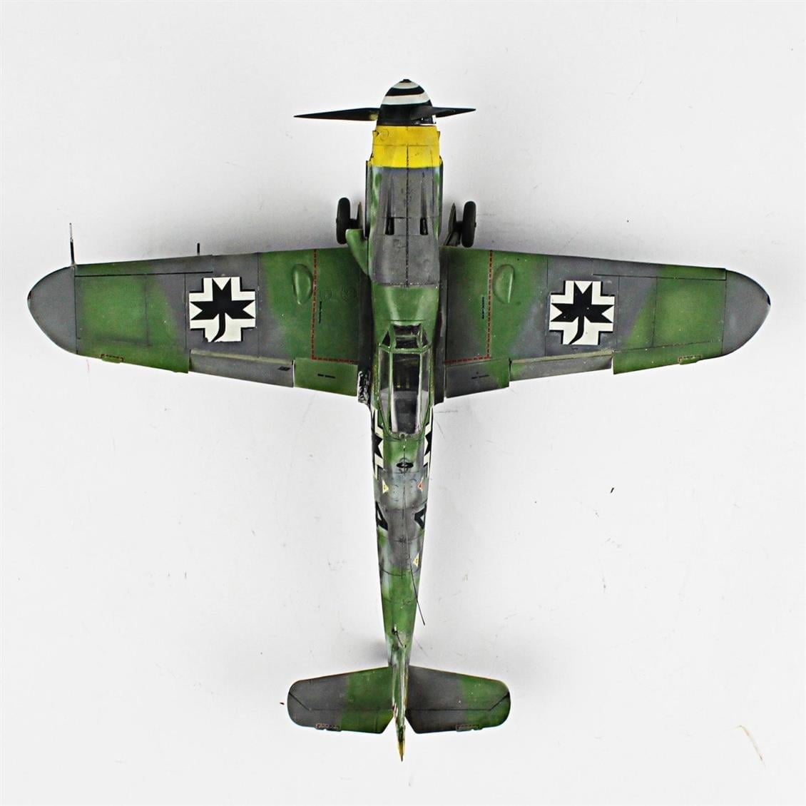 QD032 1/48 Messerschmitt Bf 109 G-2 Sergilemeye Hazır Plastik Uçak Modeli