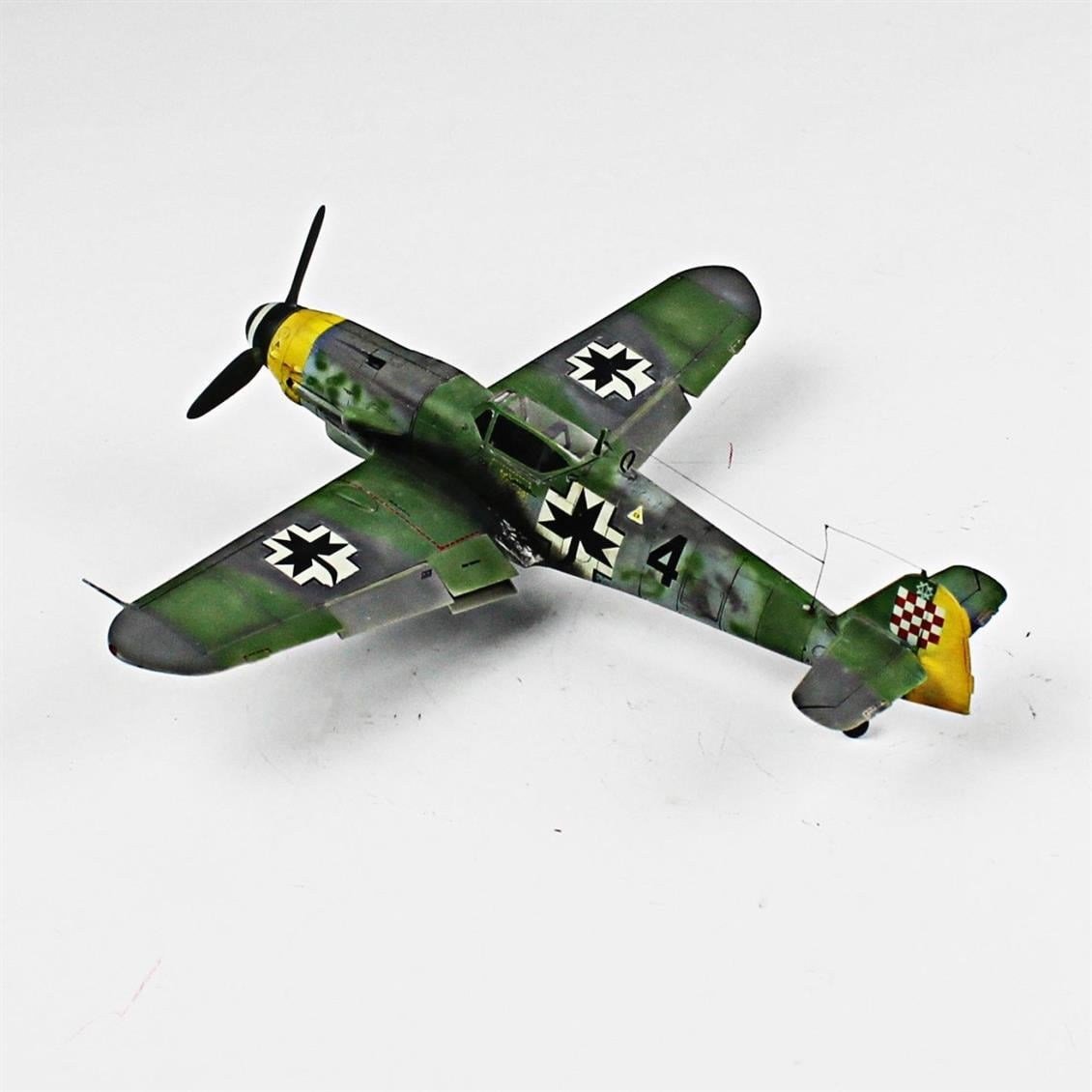 QD032 1/48 Messerschmitt Bf 109 G-2 Sergilemeye Hazır Plastik Uçak Modeli