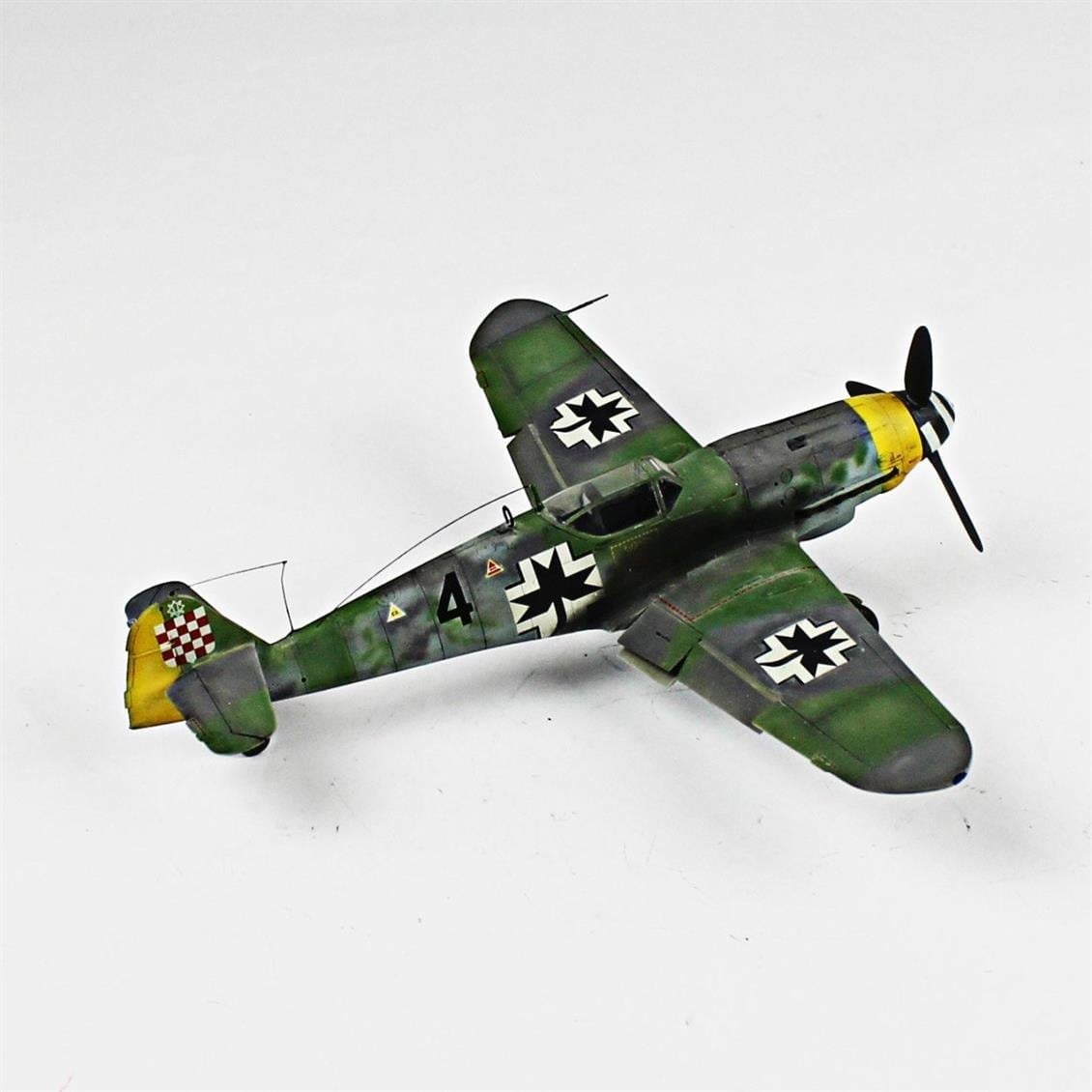 QD032 1/48 Messerschmitt Bf 109 G-2 Sergilemeye Hazır Plastik Uçak Modeli