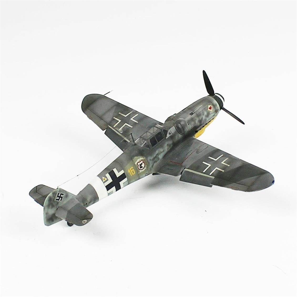 QD033 1/48 Messerschmitt Bf 109 G-6 Sergilemeye Hazır Plastik Uçak Modeli