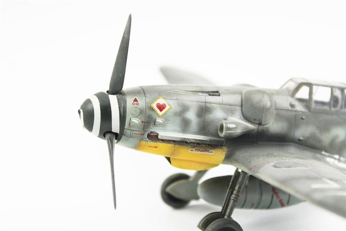 QD033 1/48 Messerschmitt Bf 109 G-6 Sergilemeye Hazır Plastik Uçak Modeli