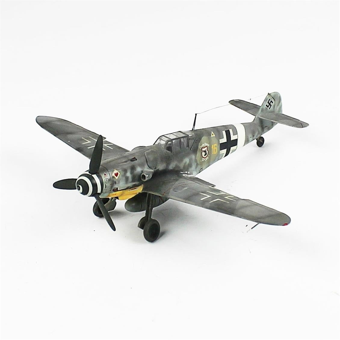 QD033 1/48 Messerschmitt Bf 109 G-6 Sergilemeye Hazır Plastik Uçak Modeli