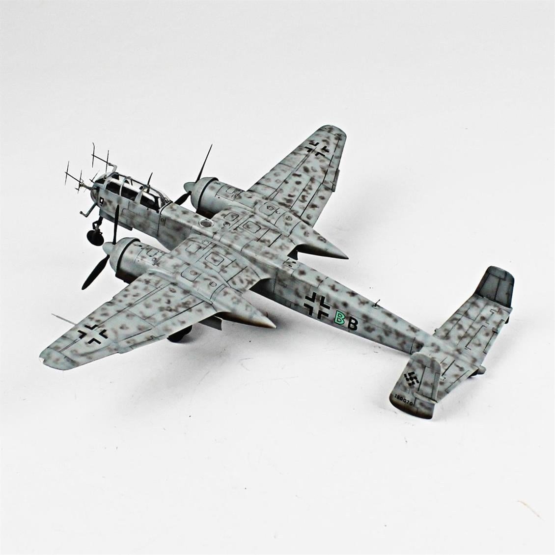 QD034 1/72 HE-219 Sergilemeye Hazır Plastik Uçak Modeli