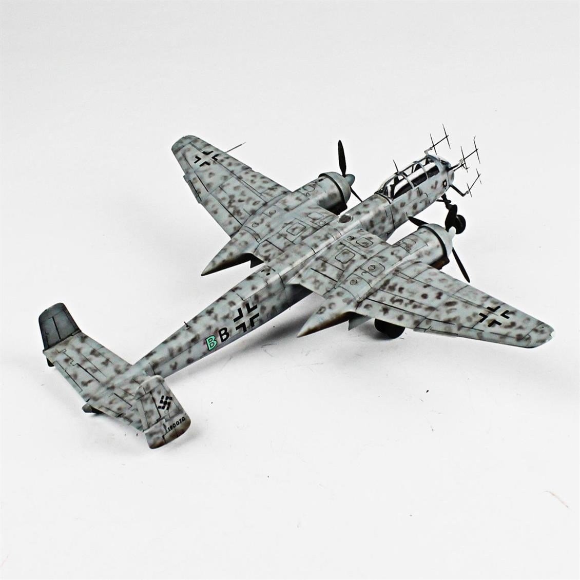 QD034 1/72 HE-219 Sergilemeye Hazır Plastik Uçak Modeli
