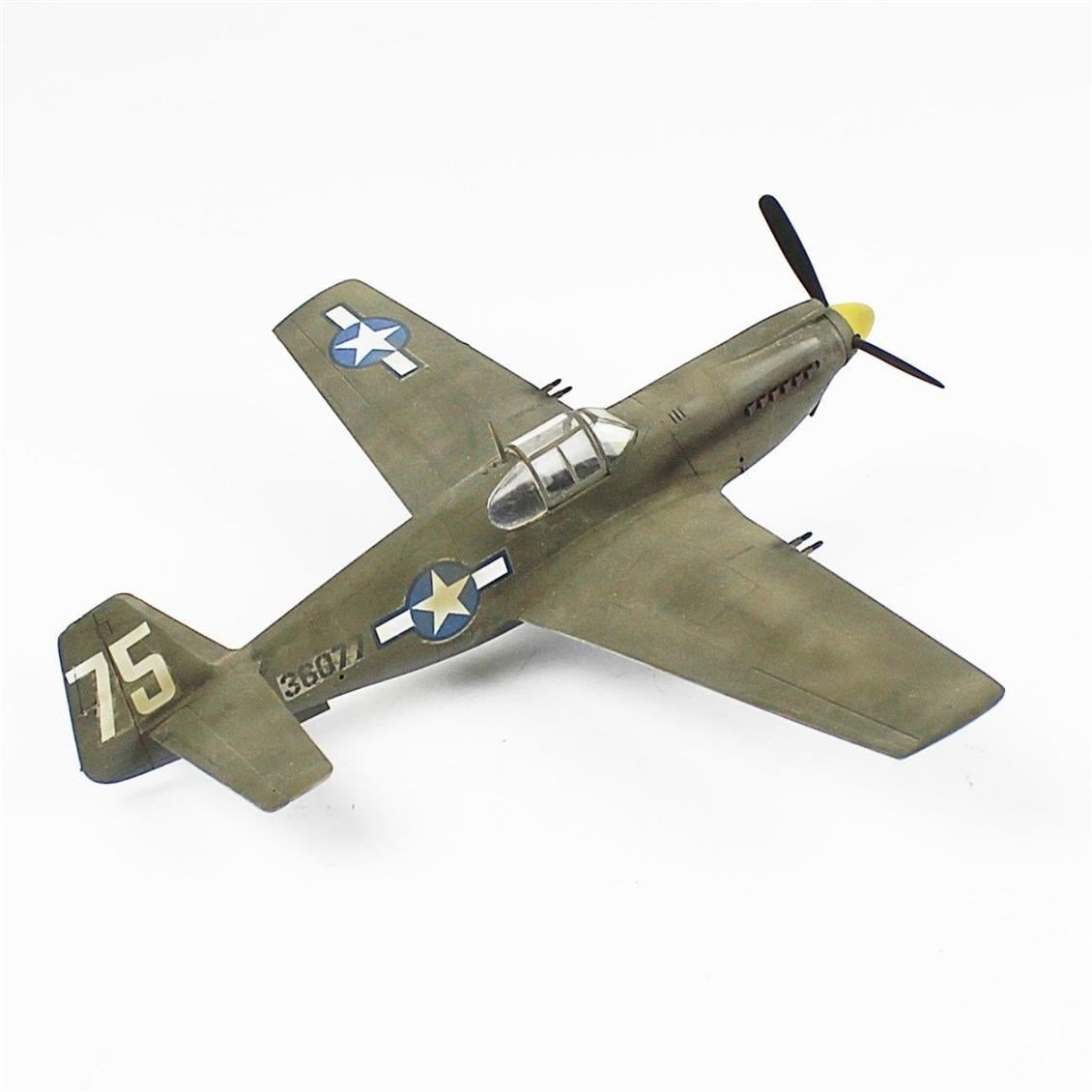 QD035 1/48 P-51C Mustang Sergilemeye Hazır Plastik Uçak Modeli