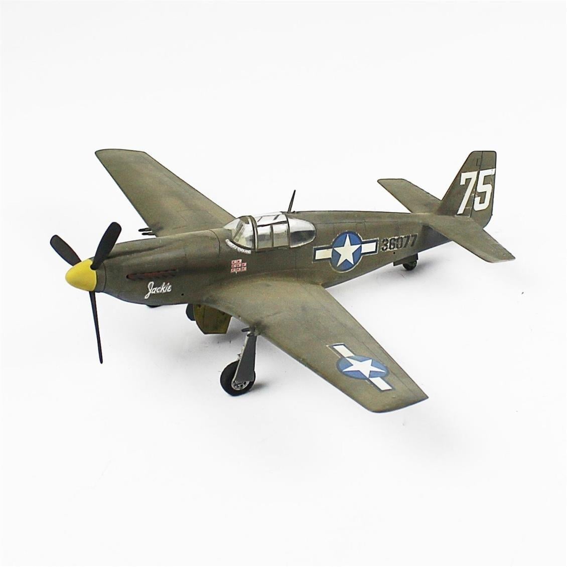 QD035 1/48 P-51C Mustang Sergilemeye Hazır Plastik Uçak Modeli