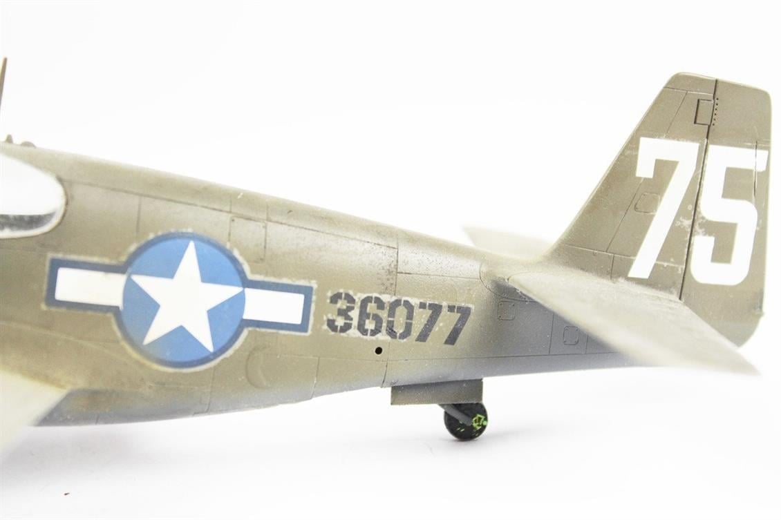 QD035 1/48 P-51C Mustang Sergilemeye Hazır Plastik Uçak Modeli
