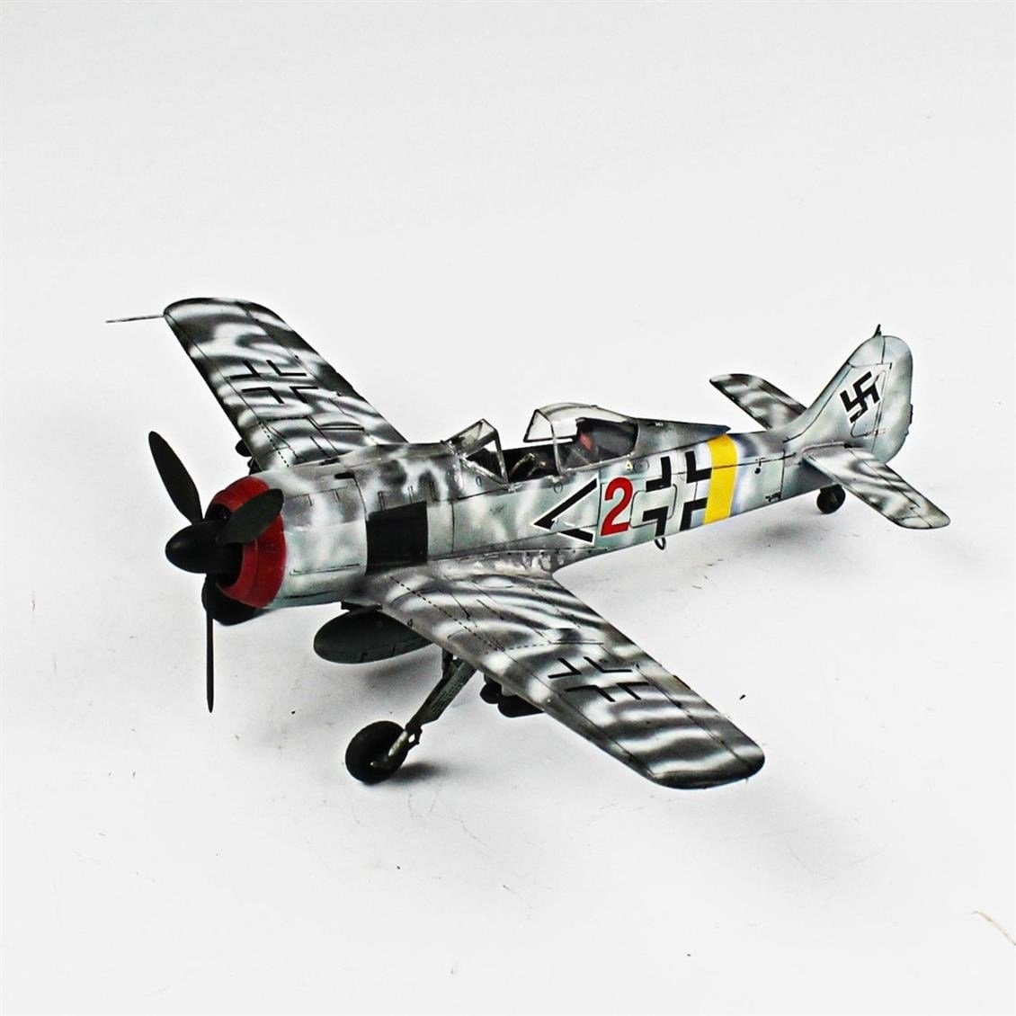 QD037 1/48 Focke-Wulf 190 A-8 Sergilemeye Hazır Plastik Uçak Modeli