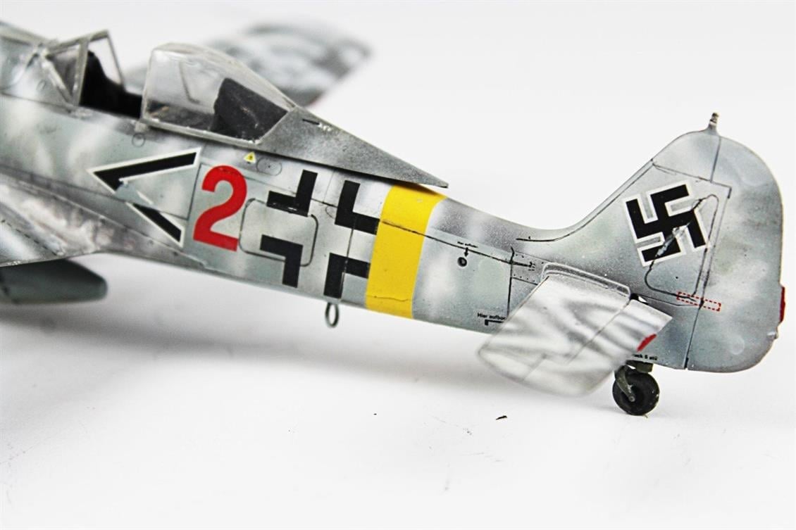 QD037 1/48 Focke-Wulf 190 A-8 Sergilemeye Hazır Plastik Uçak Modeli
