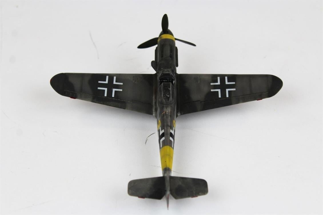QD040 1/72 Messerschmitt Bf 109 Sergilemeye Hazır Plastik Uçak Modeli