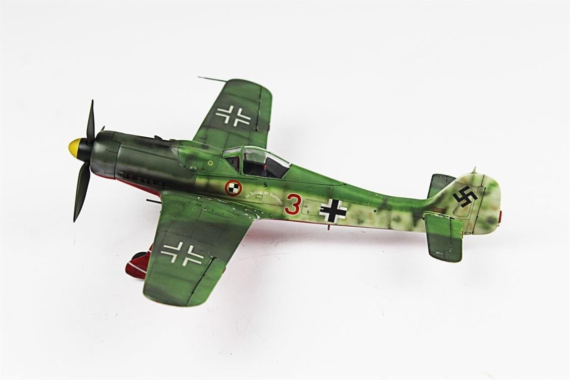 QD041 1/48 Focke-Wulf 190 D-9 Sergilemeye Hazır Plastik Uçak Modeli