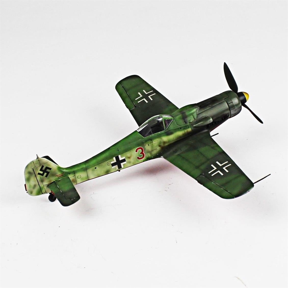 QD041 1/48 Focke-Wulf 190 D-9 Sergilemeye Hazır Plastik Uçak Modeli