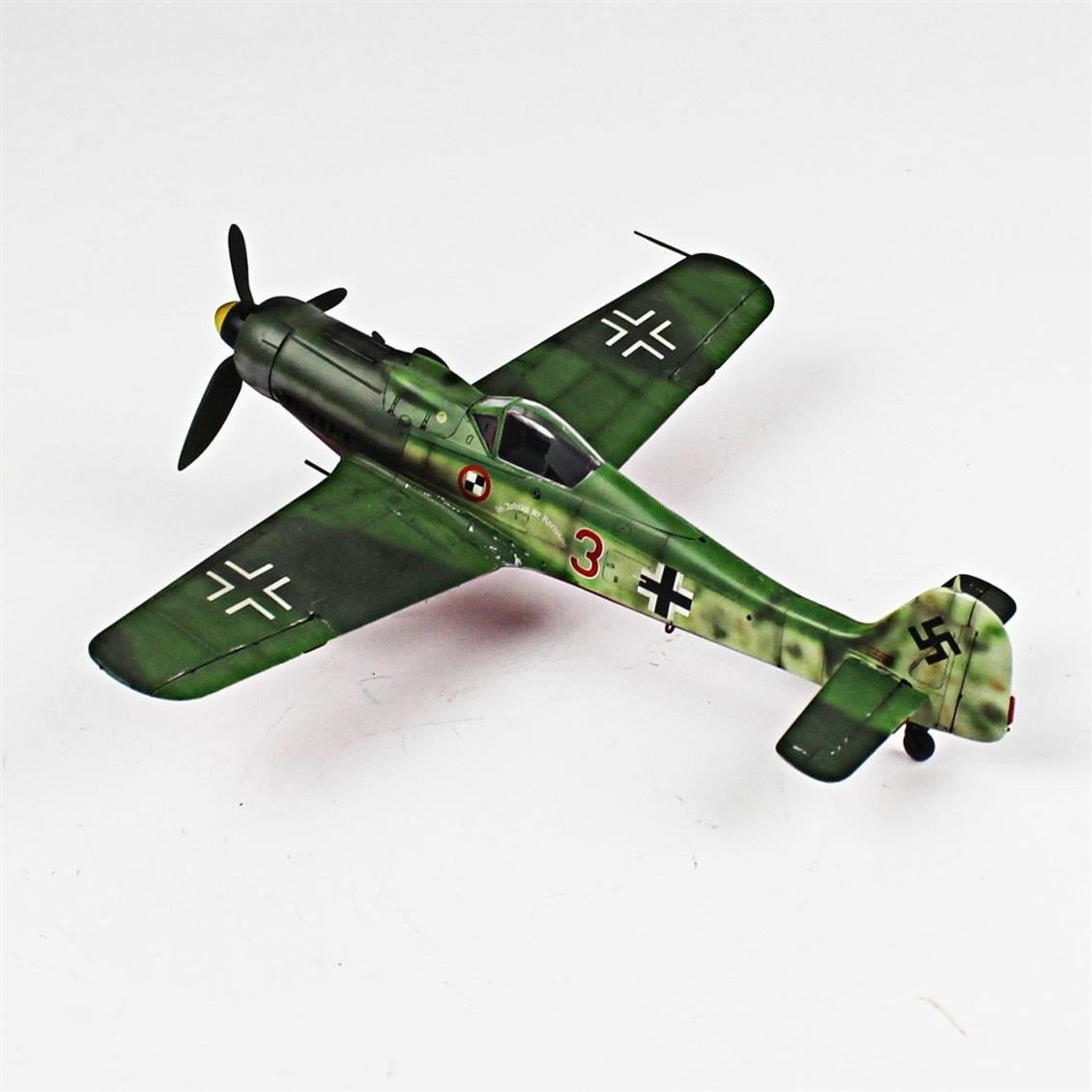 QD041 1/48 Focke-Wulf 190 D-9 Sergilemeye Hazır Plastik Uçak Modeli