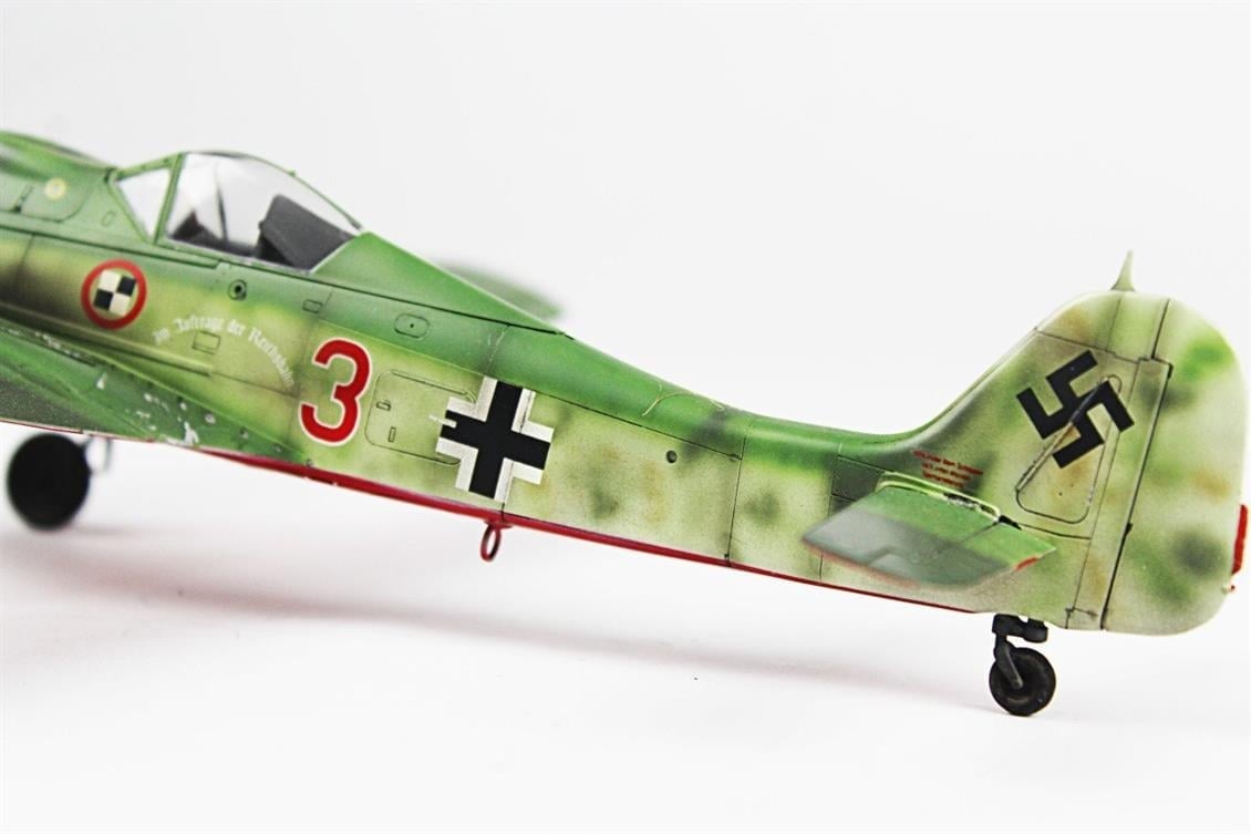 QD041 1/48 Focke-Wulf 190 D-9 Sergilemeye Hazır Plastik Uçak Modeli