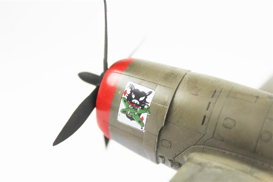 QD042 1/72 P-47D Razorback Sergilemeye Hazır Plastik Uçak Modeli