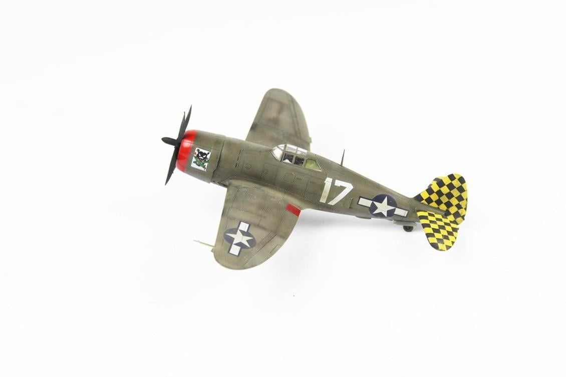 QD042 1/72 P-47D Razorback Sergilemeye Hazır Plastik Uçak Modeli