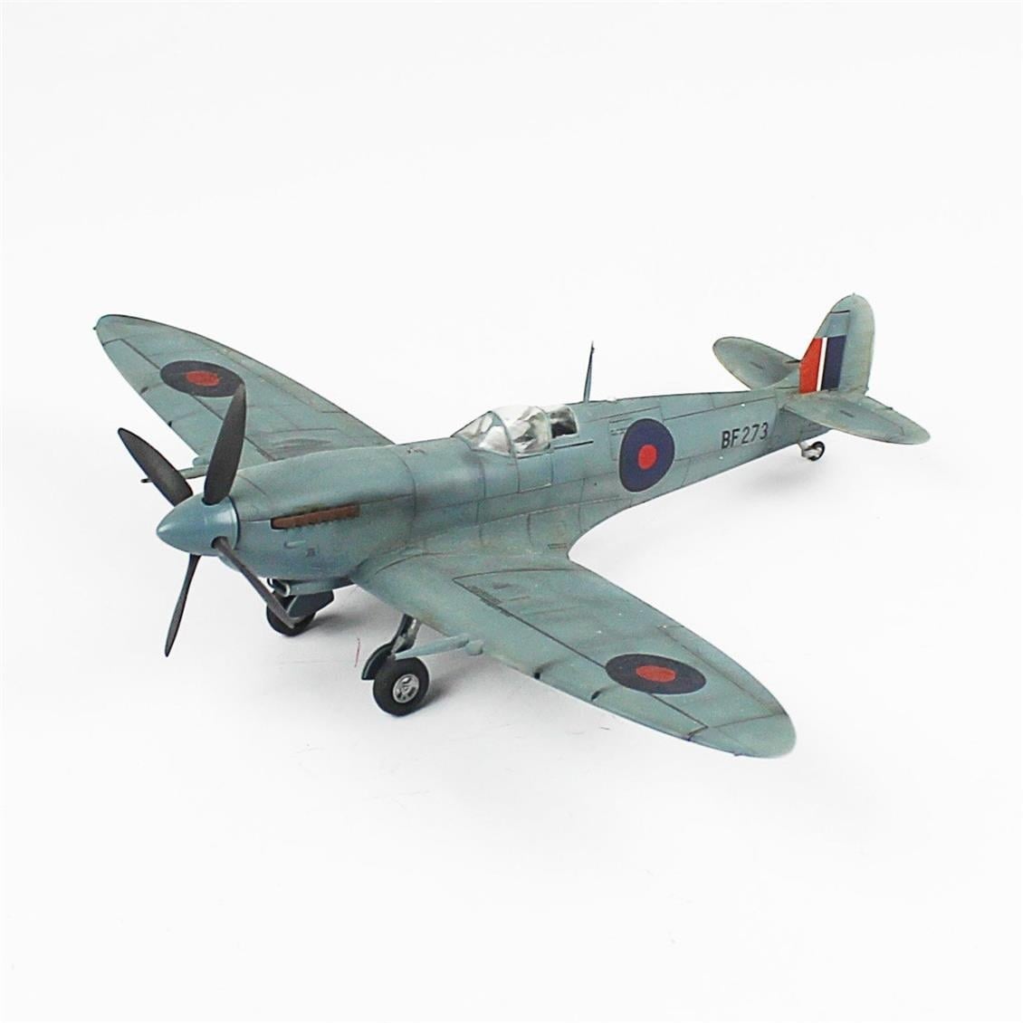 QD043 1/48 Spitfire   Sergilemeye Hazır Plastik Uçak Modeli