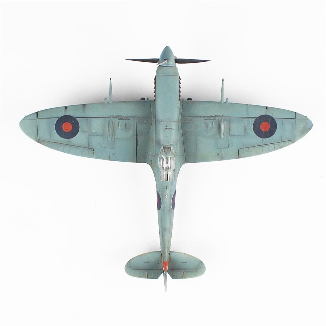 QD043 1/48 Spitfire   Sergilemeye Hazır Plastik Uçak Modeli