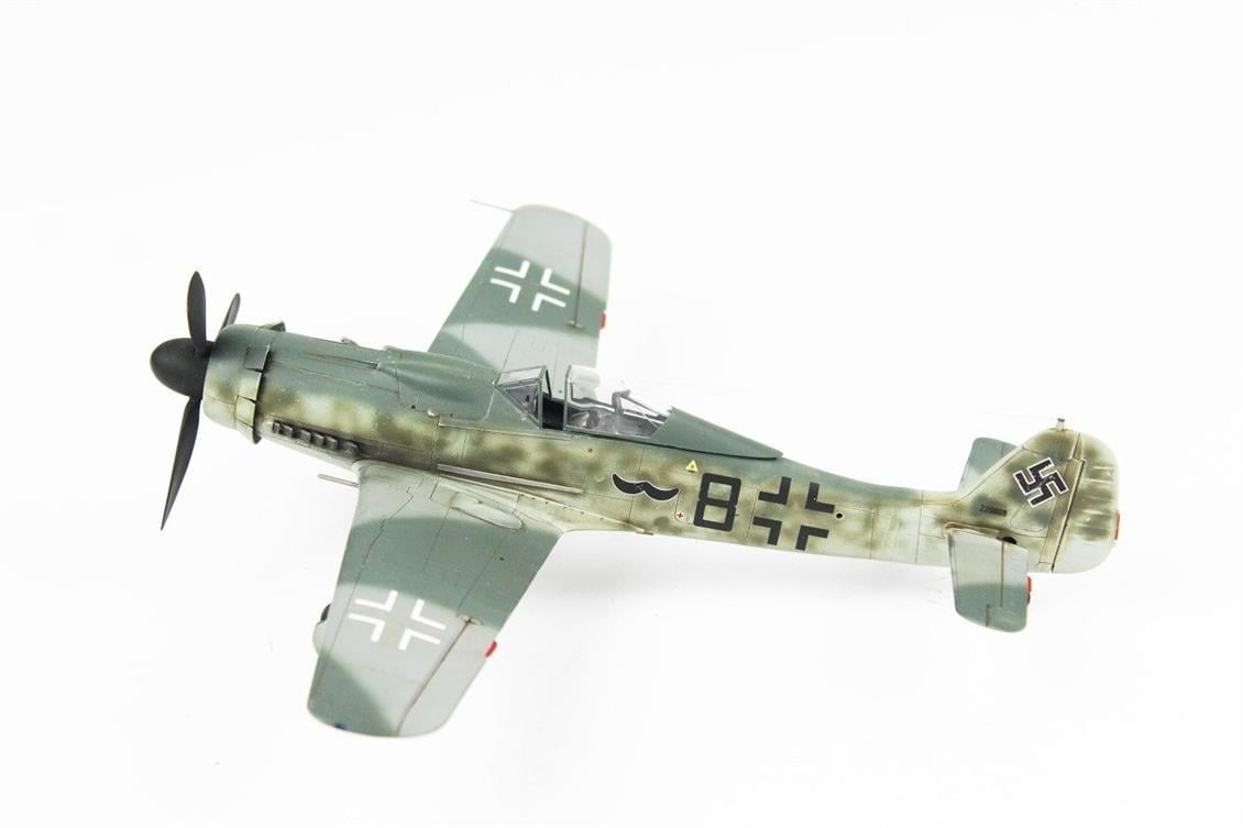 QD044 1/48 Focke-Wulf 190 D Sergilemeye Hazır Plastik Uçak Modeli