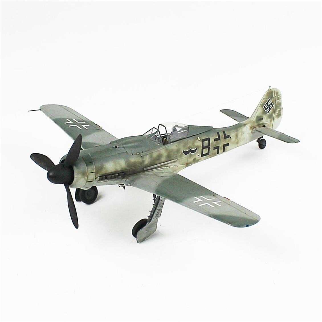 QD044 1/48 Focke-Wulf 190 D Sergilemeye Hazır Plastik Uçak Modeli