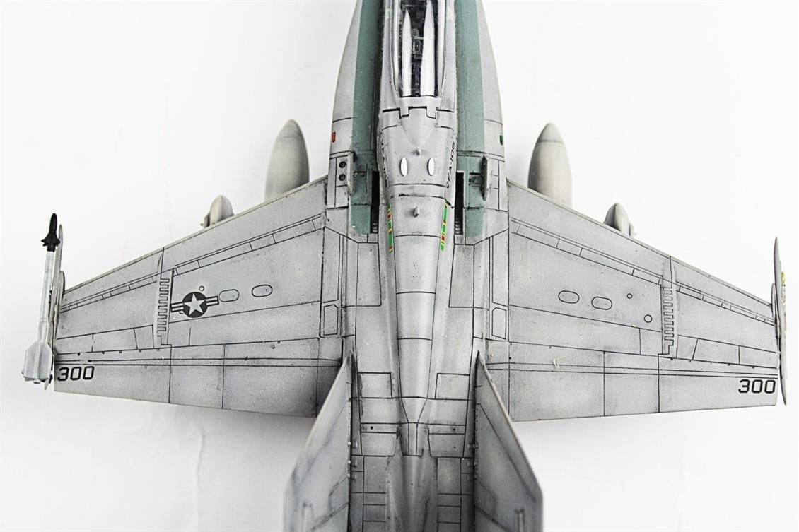 QD046 1/72 F-18D Hornet Sergilemeye Hazır Plastik Uçak Modeli