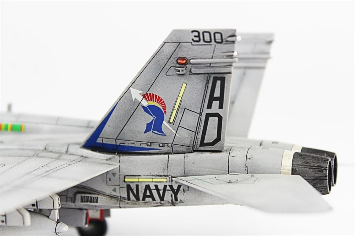 QD046 1/72 F-18D Hornet Sergilemeye Hazır Plastik Uçak Modeli