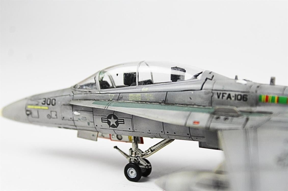 QD046 1/72 F-18D Hornet Sergilemeye Hazır Plastik Uçak Modeli