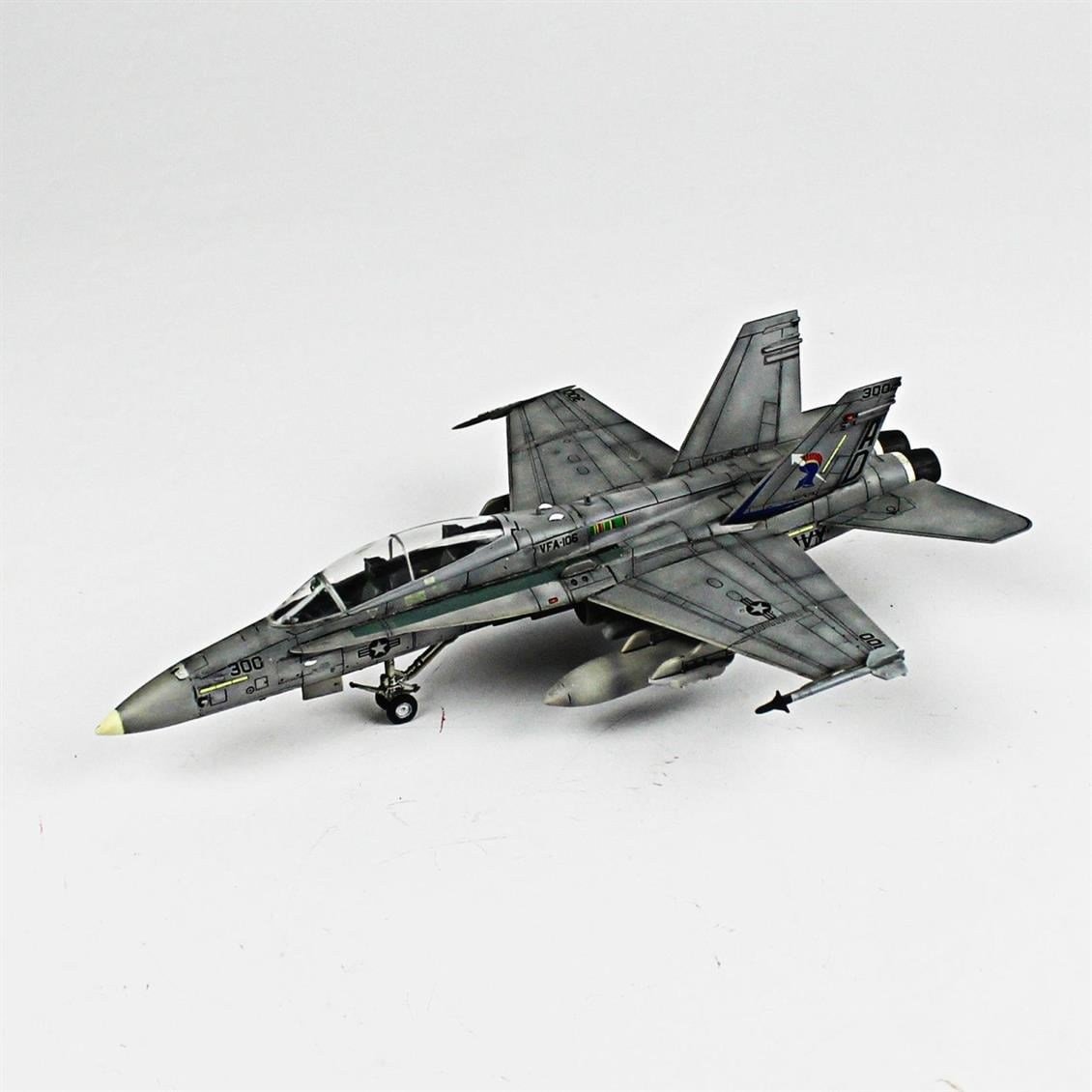 QD046 1/72 F-18D Hornet Sergilemeye Hazır Plastik Uçak Modeli