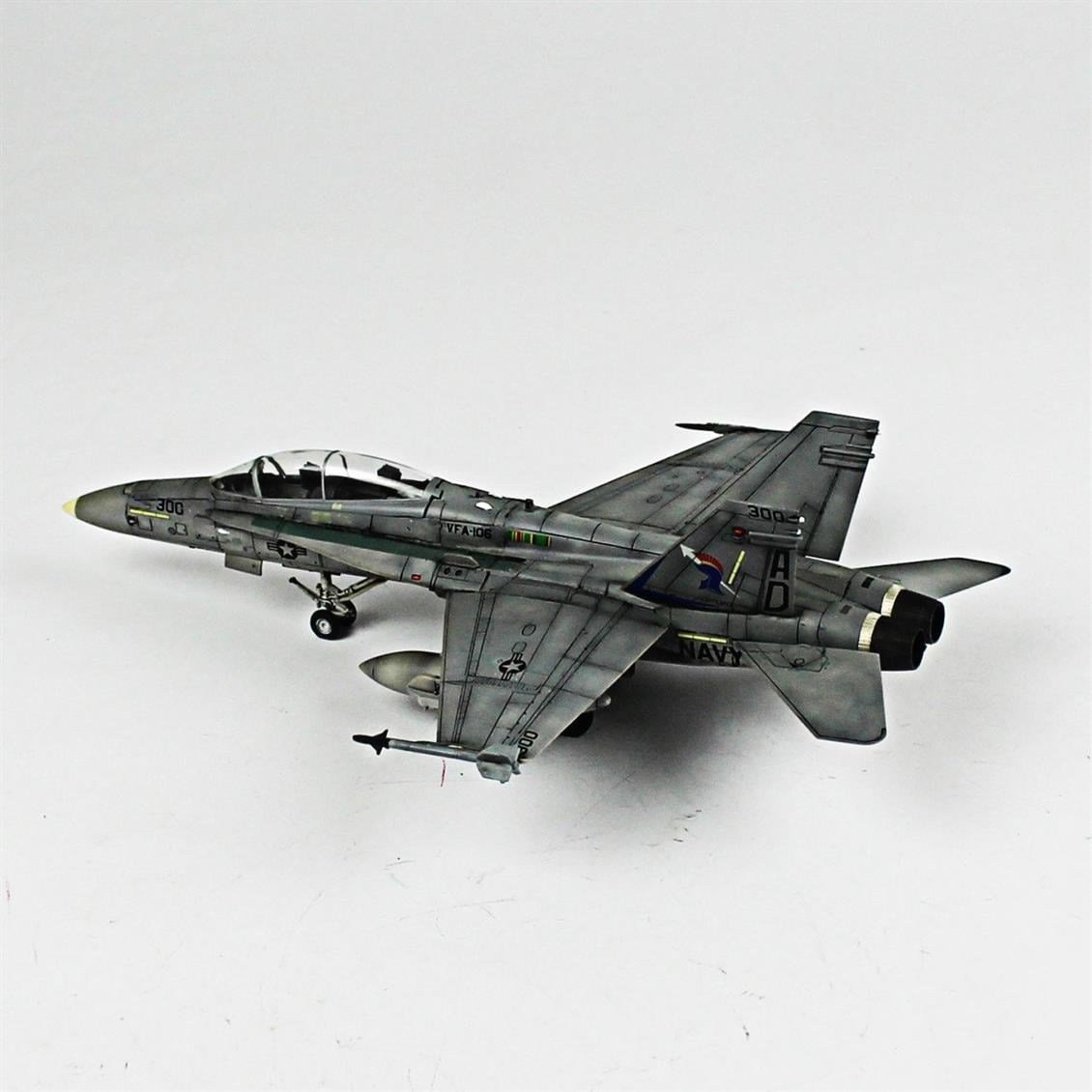 QD046 1/72 F-18D Hornet Sergilemeye Hazır Plastik Uçak Modeli