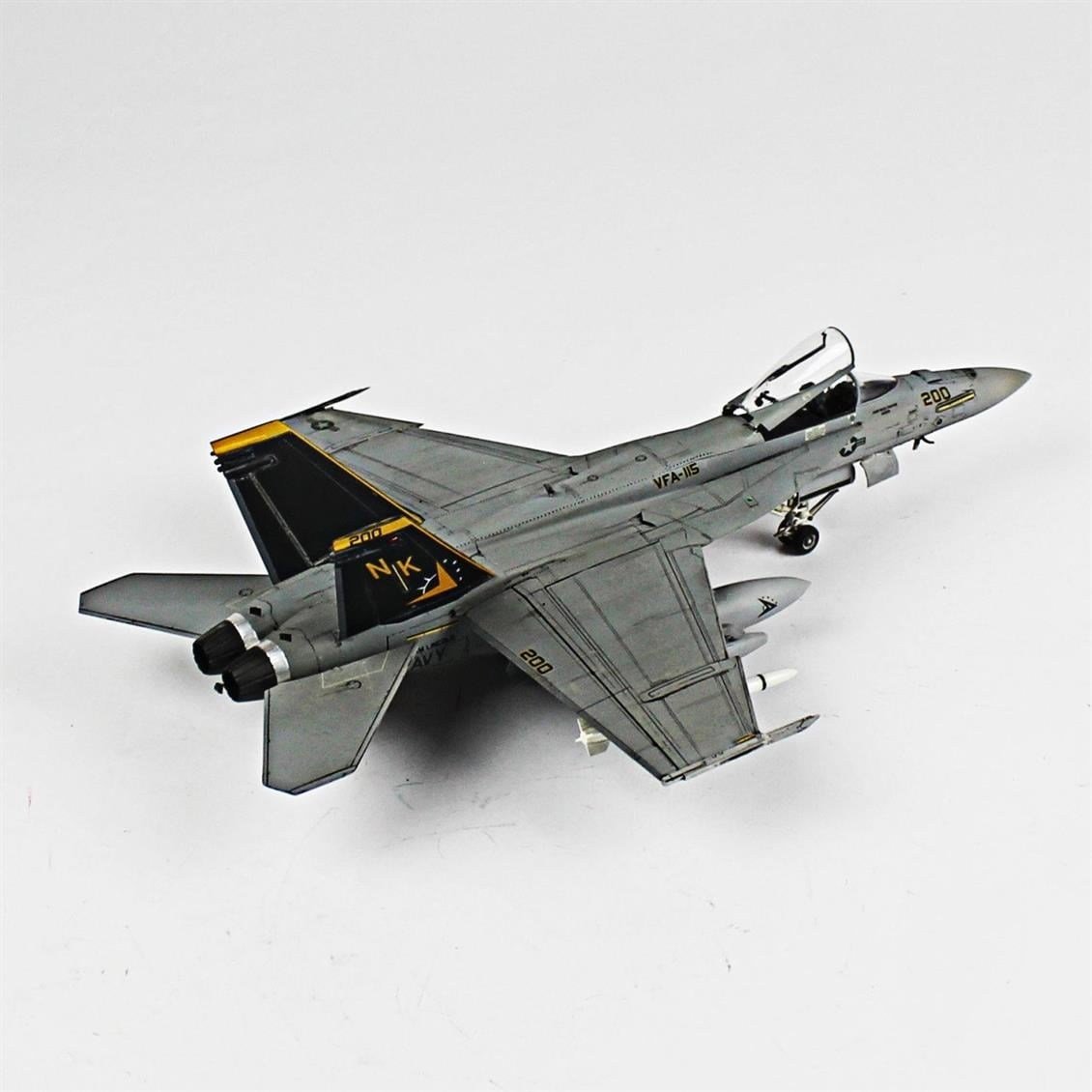 QD047 1/72 F-18E Super Hornet Sergilemeye Hazır Plastik Uçak Modeli