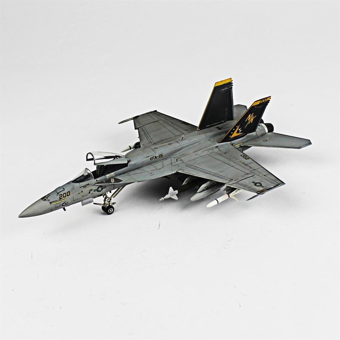 QD047 1/72 F-18E Super Hornet Sergilemeye Hazır Plastik Uçak Modeli