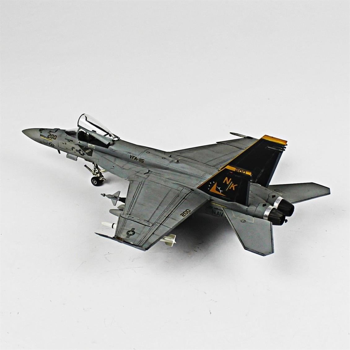 QD047 1/72 F-18E Super Hornet Sergilemeye Hazır Plastik Uçak Modeli