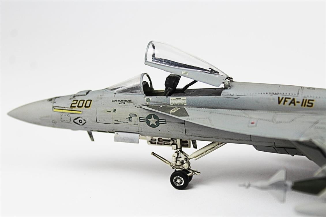 QD047 1/72 F-18E Super Hornet Sergilemeye Hazır Plastik Uçak Modeli