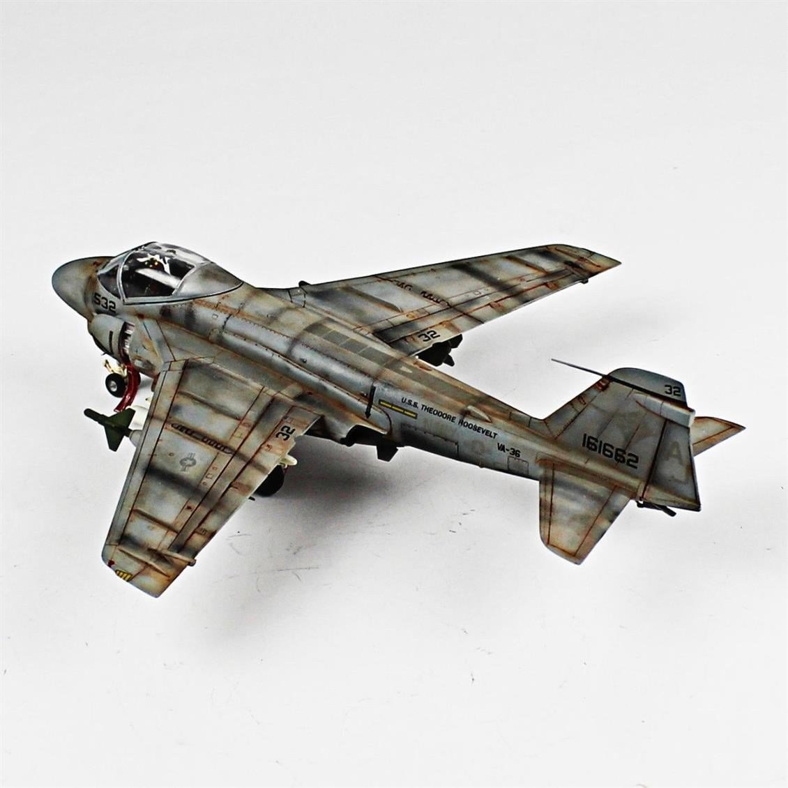 QD048 1/72 A-6E Tram Intruder Sergilemeye Hazır Plastik Uçak Modeli
