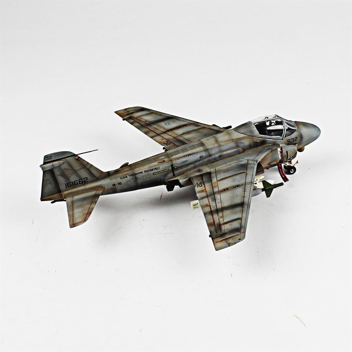 QD048 1/72 A-6E Tram Intruder Sergilemeye Hazır Plastik Uçak Modeli